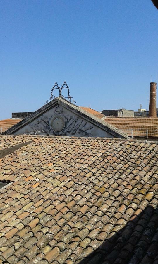 Mansarda In Palazzo D'Epoca Apartamento Catânia Exterior foto